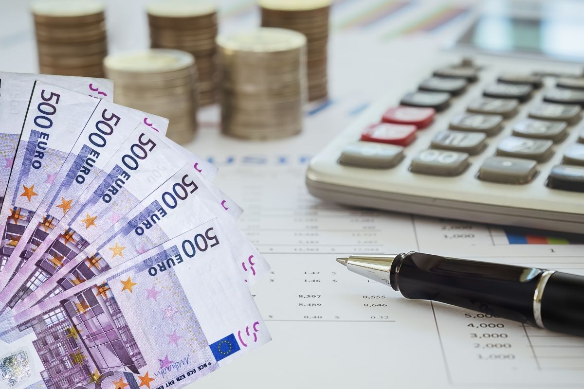 Faiz indirimleri Euro Bölgesi'nde şirketlere verilen kredileri artırdı