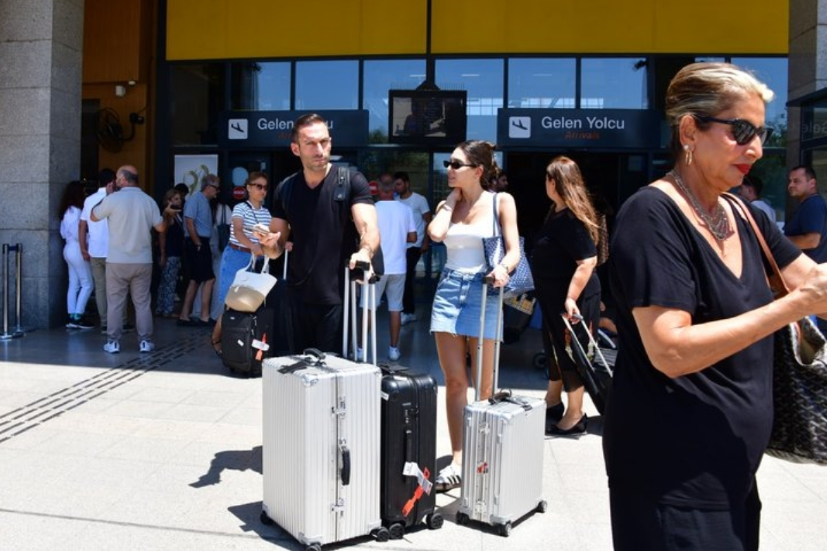 Vakko veliahtı Allan Hakko, yeni sevgilisi Pelin Uluksar ile Bodrum'da