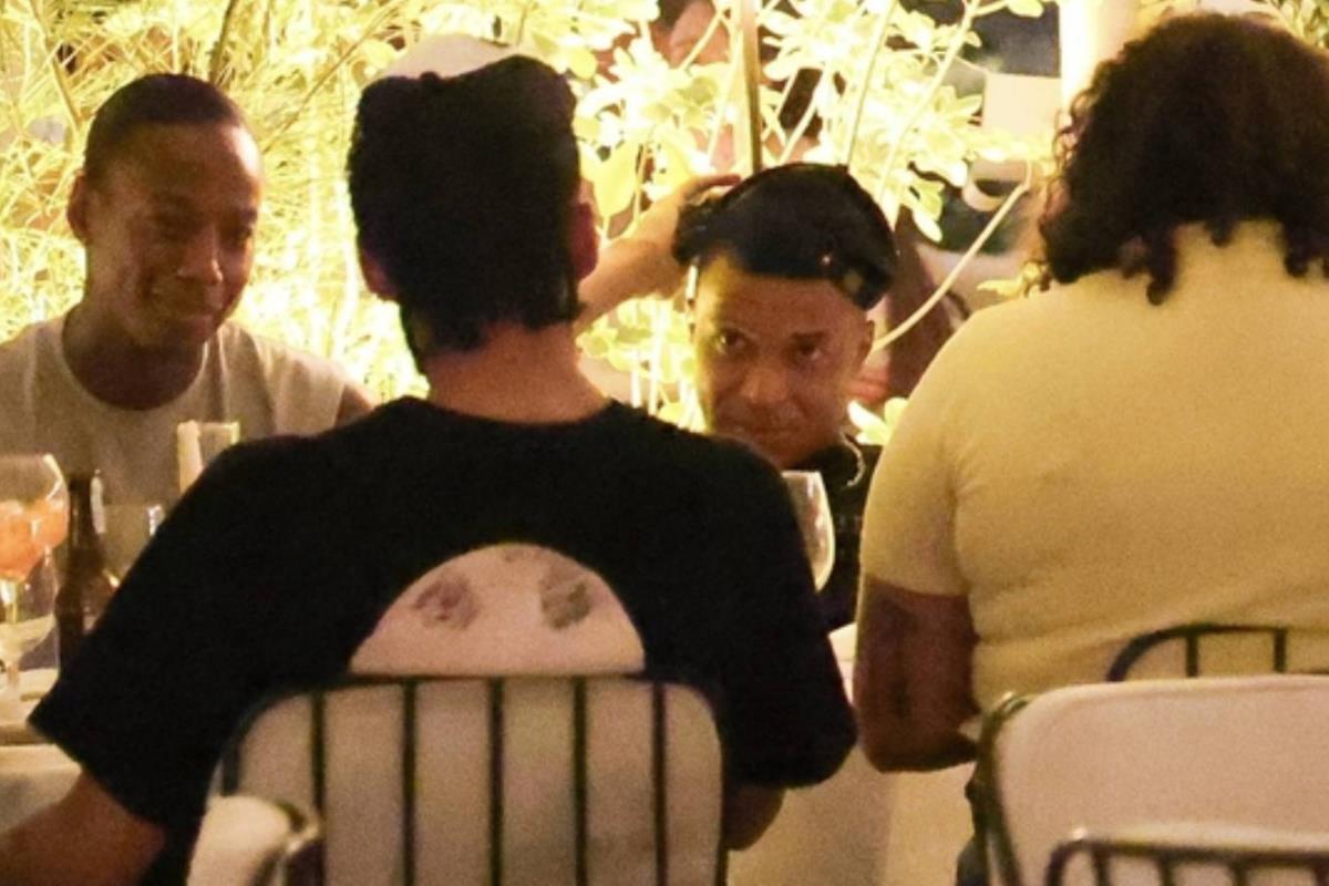 Real Madrid'in yıldızı Mbappe 2 kadınla birlikte Paris gecelerinde görüntülendi