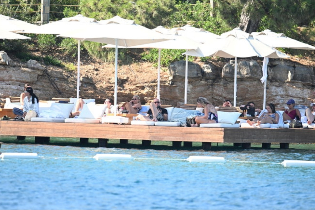 Garihler'in aile boyu Bodrum keyfi