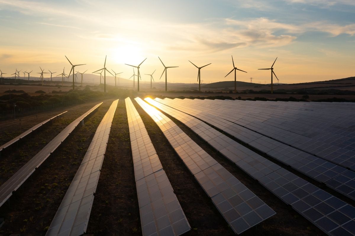 Suudi Arabistan'dan tek kalemde 8 milyar dolarlık yenilenebilir enerji anlaşması