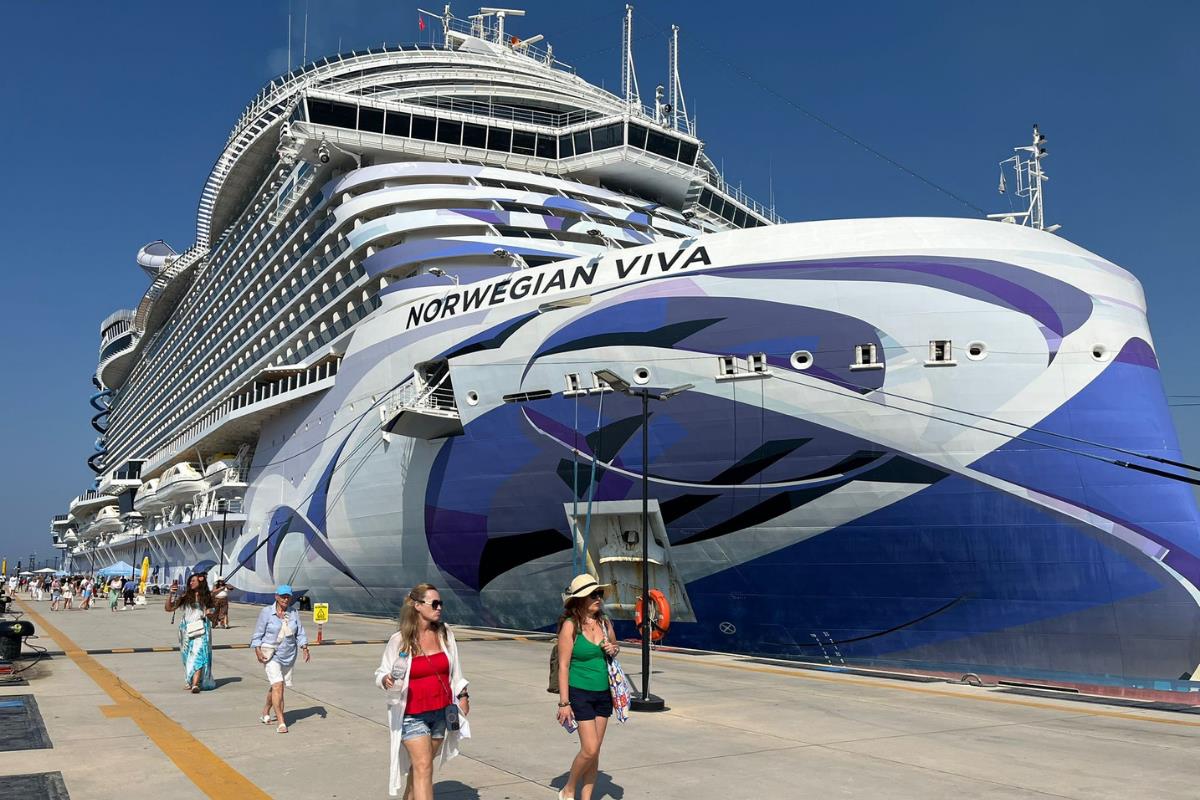 Bahamalar bayraklı Norwegian Viva, Bodrum'a ilk seferinde 3 bin 581 yolcusu getirdi