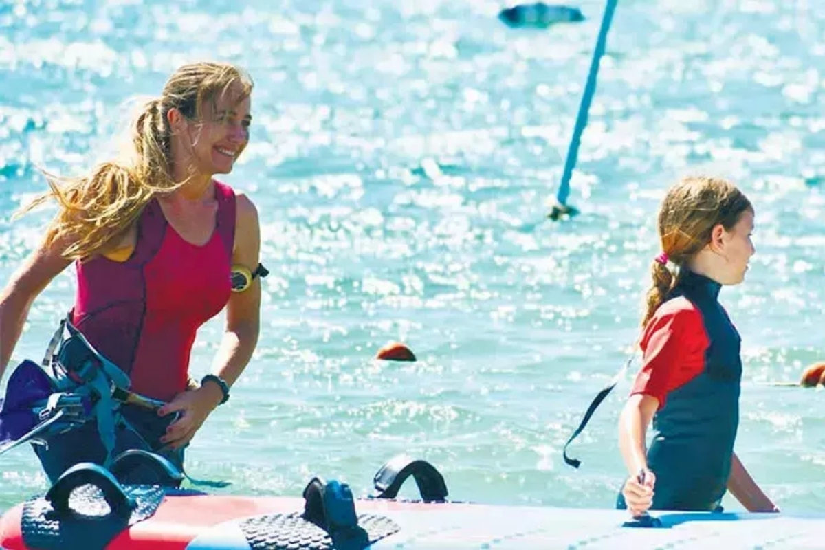 Çeşme'nin rüzgârı Çağla Kubat'ın sörfü