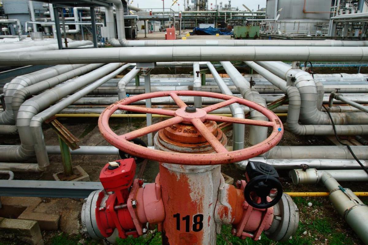 ABD-İsrail'in İran'a yönelik saldırıları sonrası petrol ve gaz fiyatları sert yükseldi