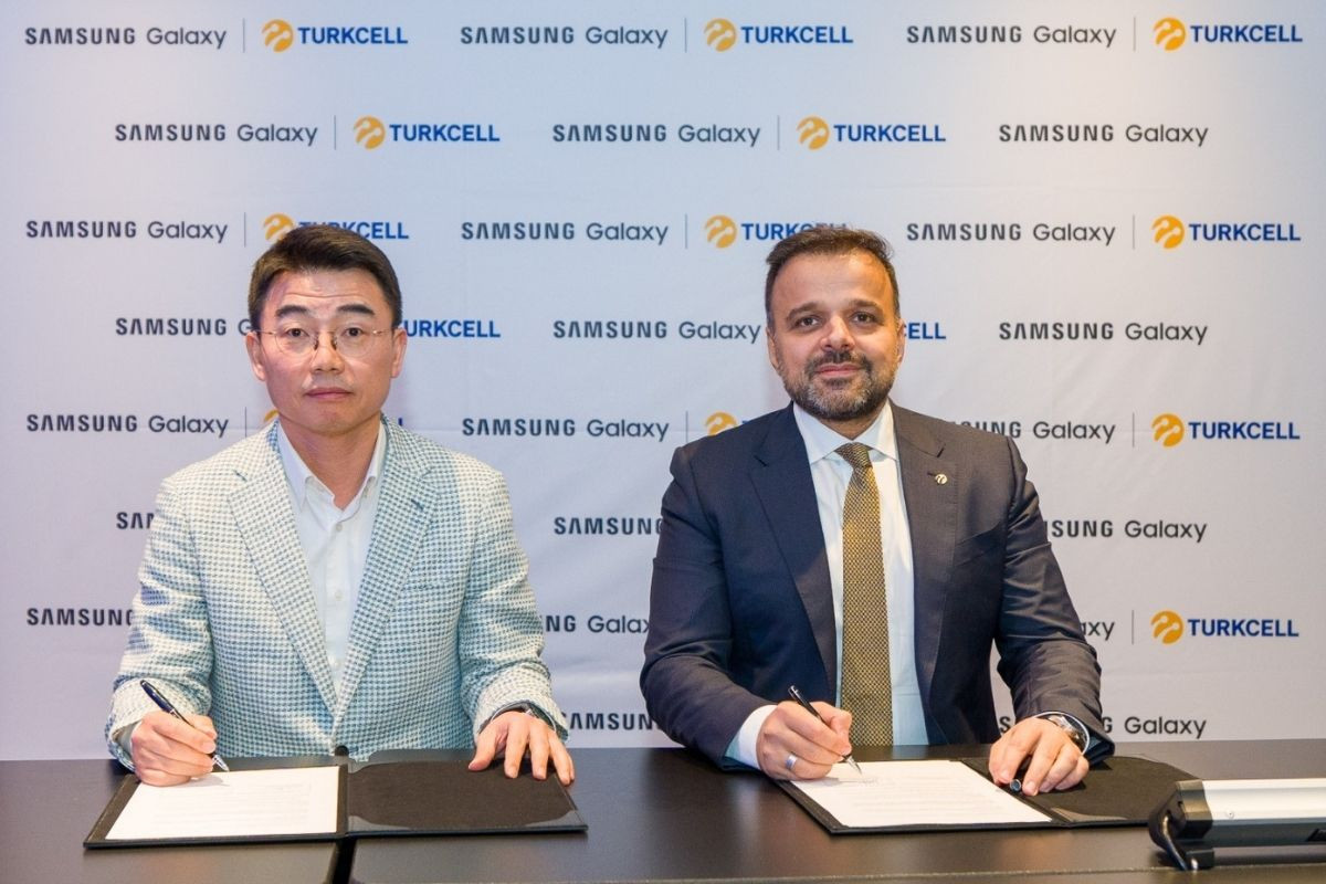 Turkcell ve Samsung, Türkiye'de 5G dönüşümünü hızlandırmak için 650 bin cihazlık anlaşma imzaladı