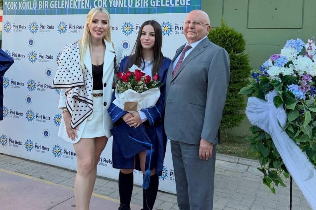 Arkas ailesinde mezuniyet sevinci, Lucien ve Merve Arkas'ın kızları törenle mezun oldu
