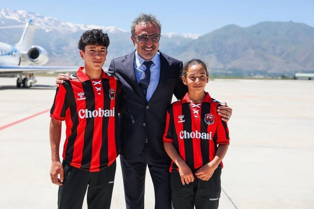 Chobani'nin sahibi Hamdi Ulukaya memleketinin spor kulübü Erzincanspor'un forma göğüs sponsoru oldu