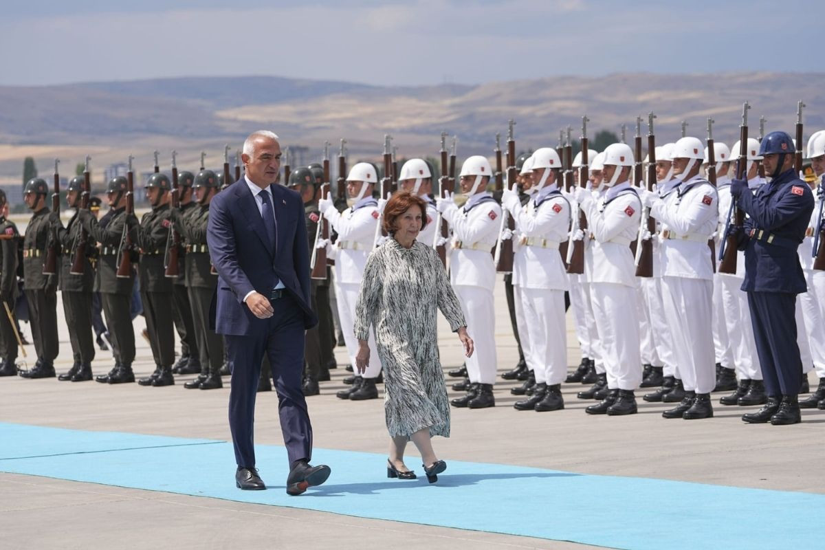 Kültür ve Turizm Bakanı Ersoy, NATO Zirvesi için Ankara'ya gelen devlet ve hükümet başkanlarını karşıladı