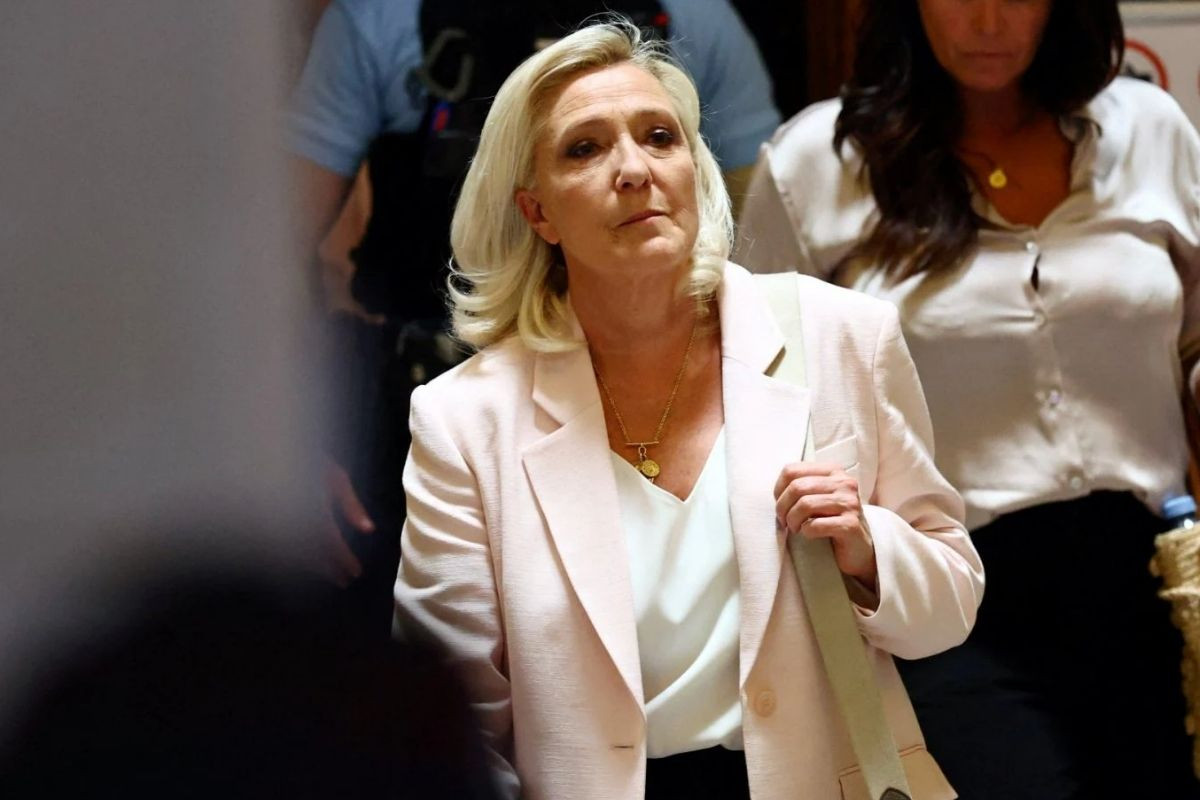 Fransa'da yolsuzluktan suçlu bulunan Marine Le Pen siyasetten men yasağının süresi düşürüldü, 100 bin euro para cezası verildi