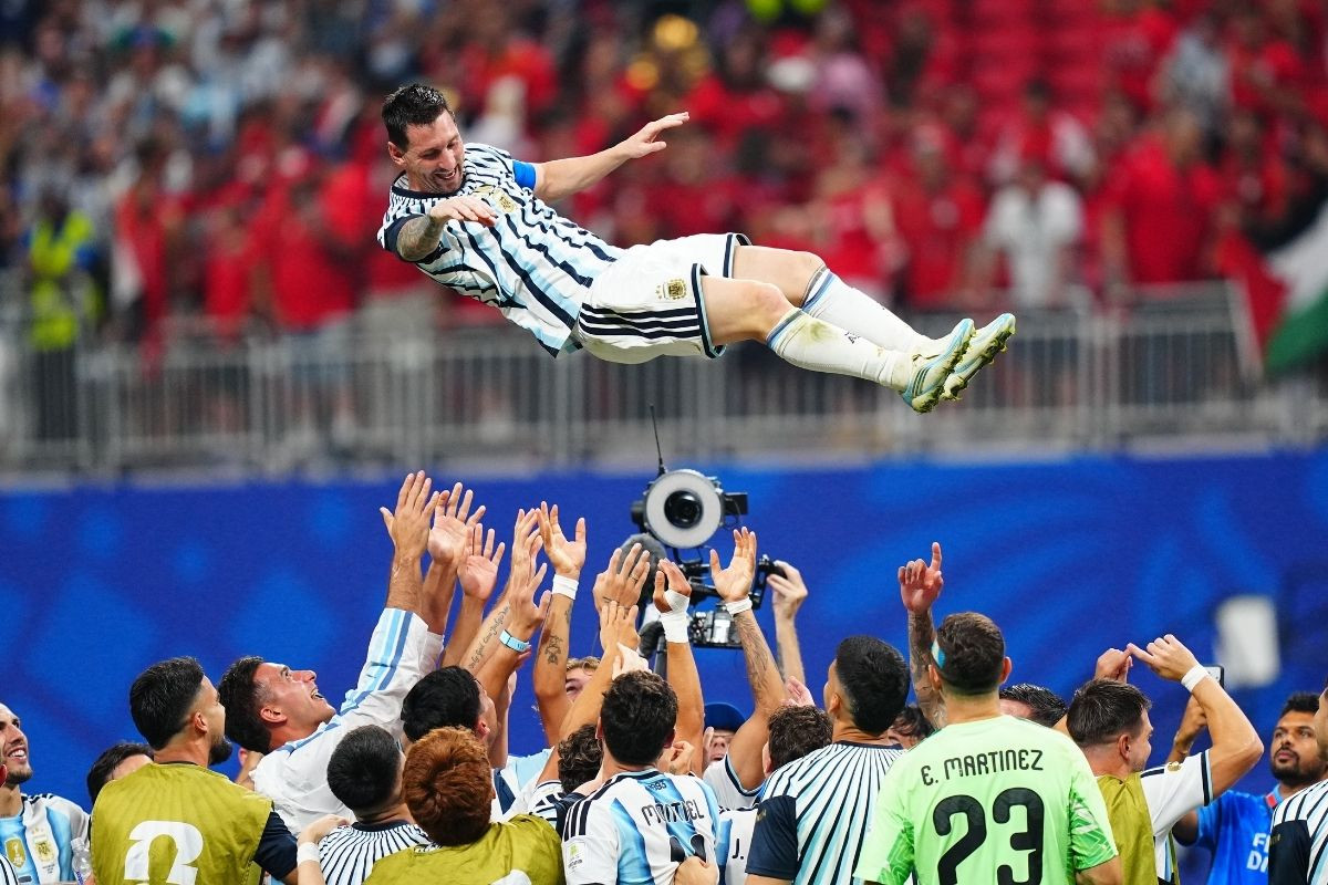 Arjantin, Mısır karşısında unutulmaz geri dönüşe imza attı, Messi atarken de kaçırırken de rekor kırdı