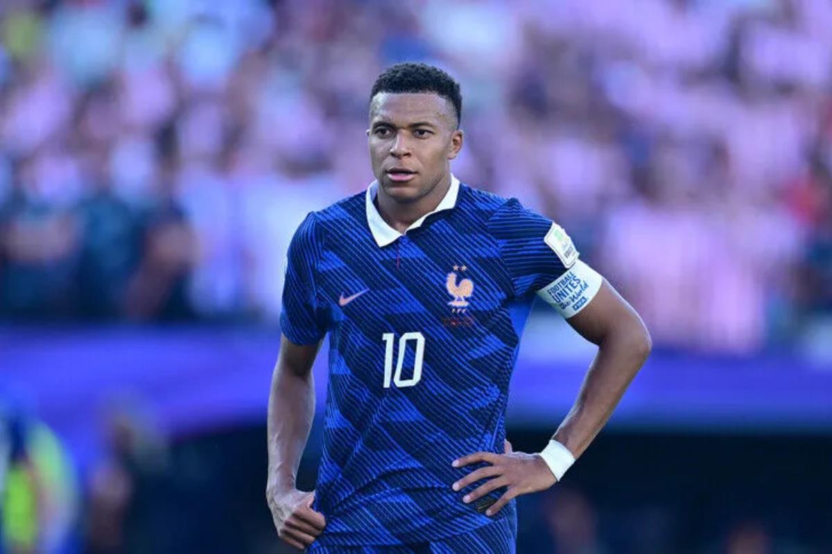 Paraguay, senatörünün Fransız futbolcu Mbappe'ye yönelik ırkçı paylaşımları nedeniyle özür diledi