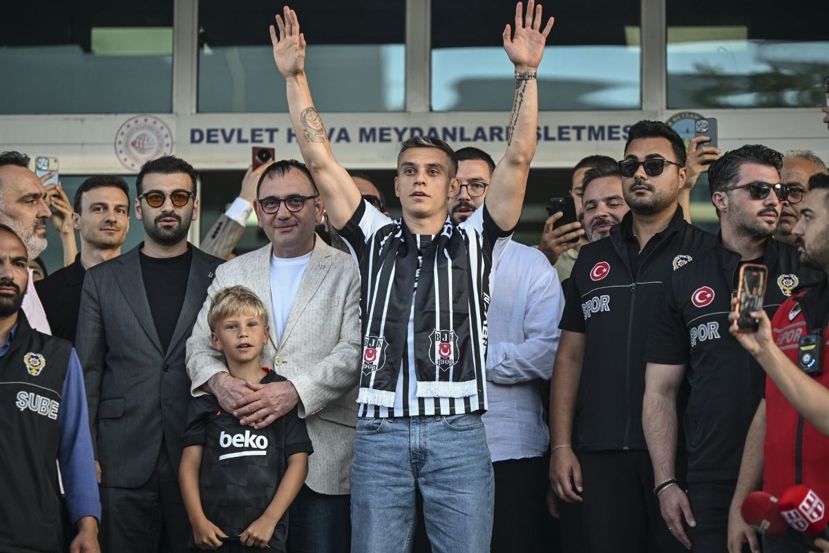 Beşiktaş'ın yeni transferi Leandro Trossard, İstanbul'a geldi