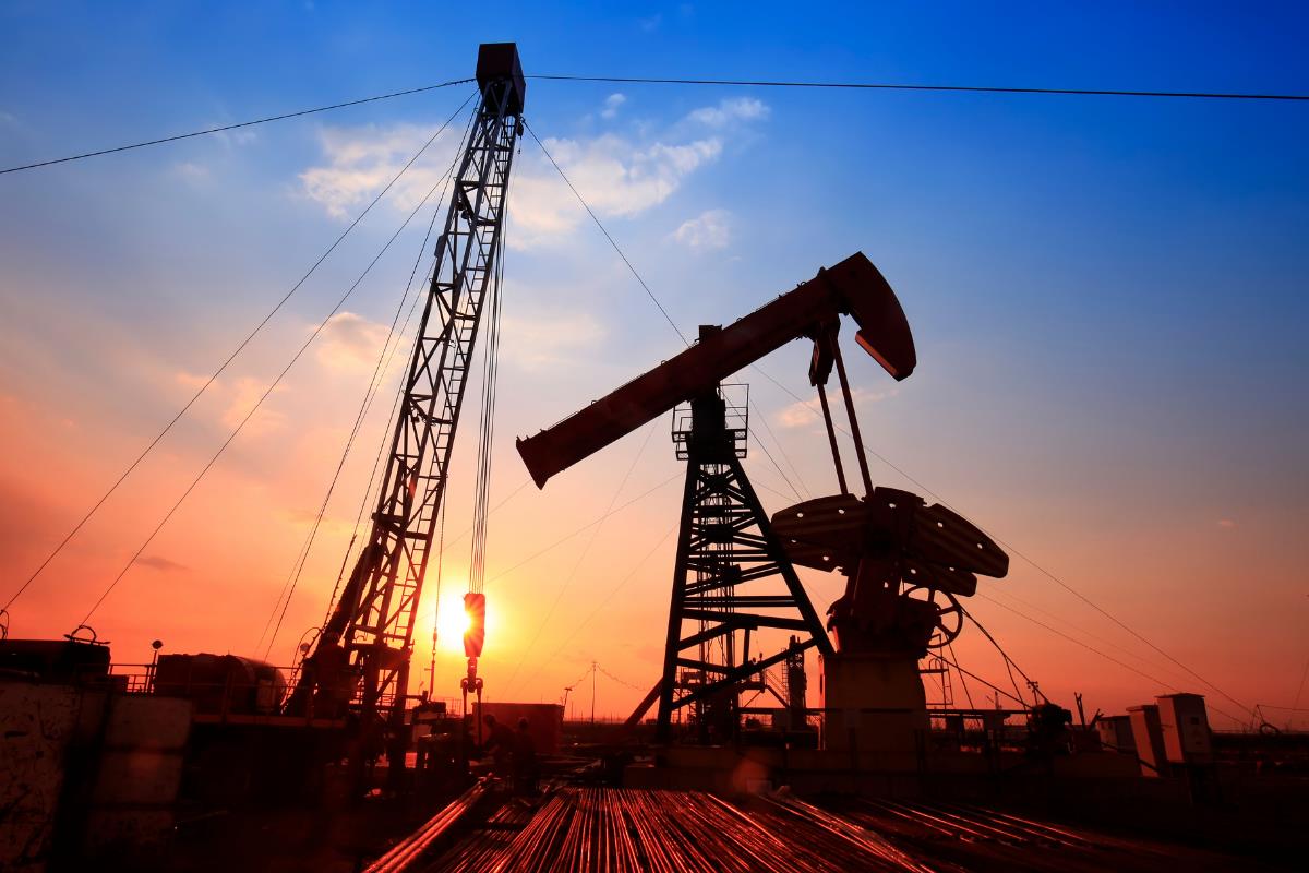 Petrolde haftalık yükseliş yüzde 13'ü aştı ve varil başına 2 doları buldu