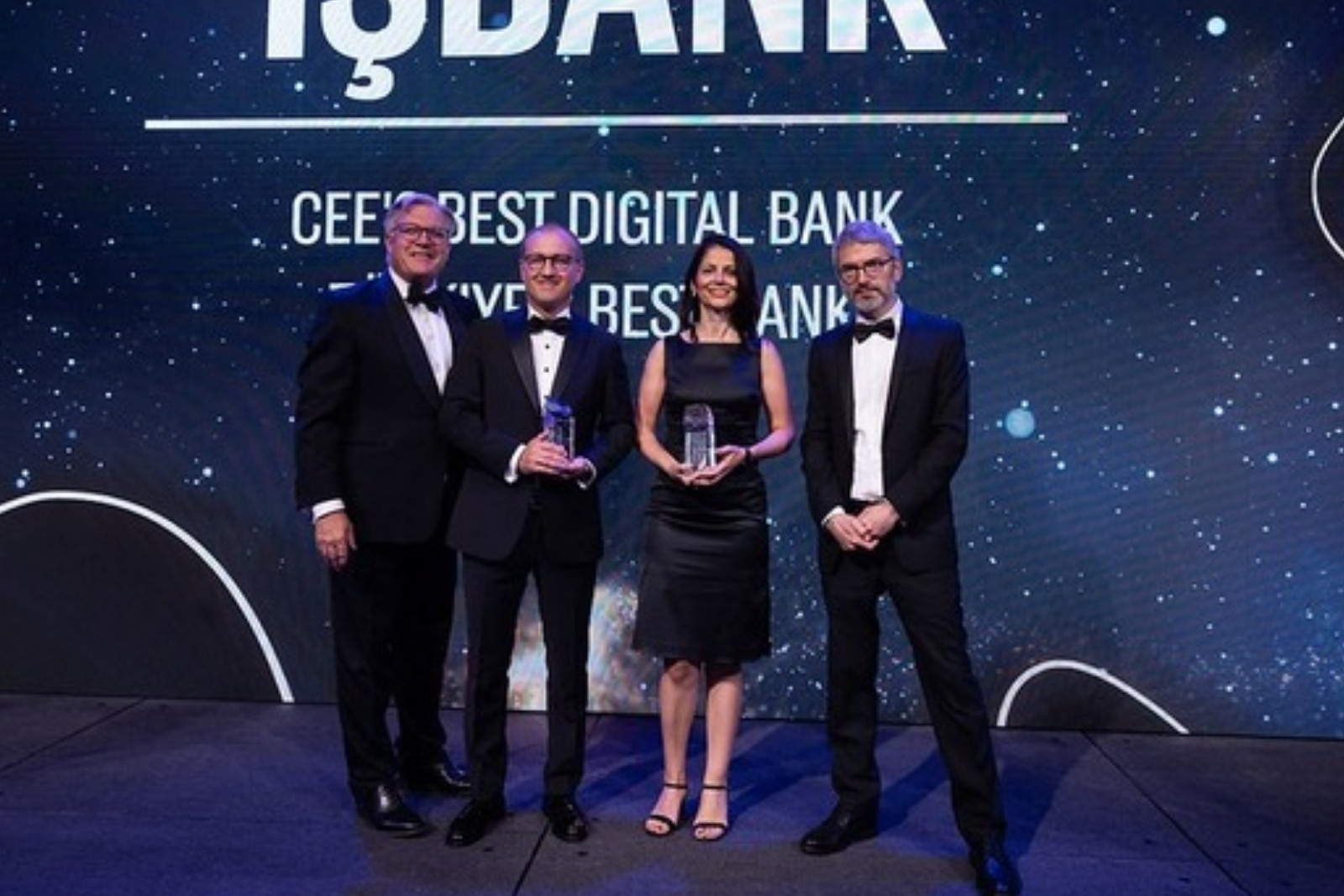 İş Bankası'na Orta ve Doğu Avrupa'nın en iyi dijital bankası ödülü