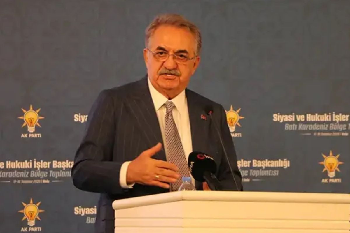 AK Parti Genel Başkan Yardımcısı Hayati Yazıcı, yeni anayasanın referanduma sunulacağını açıkladı