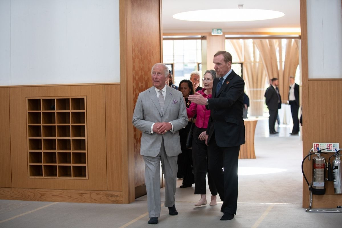 İngiltere Kralı 3. Charles, Cambridge Merkez Camisi'ni ziyaret etti