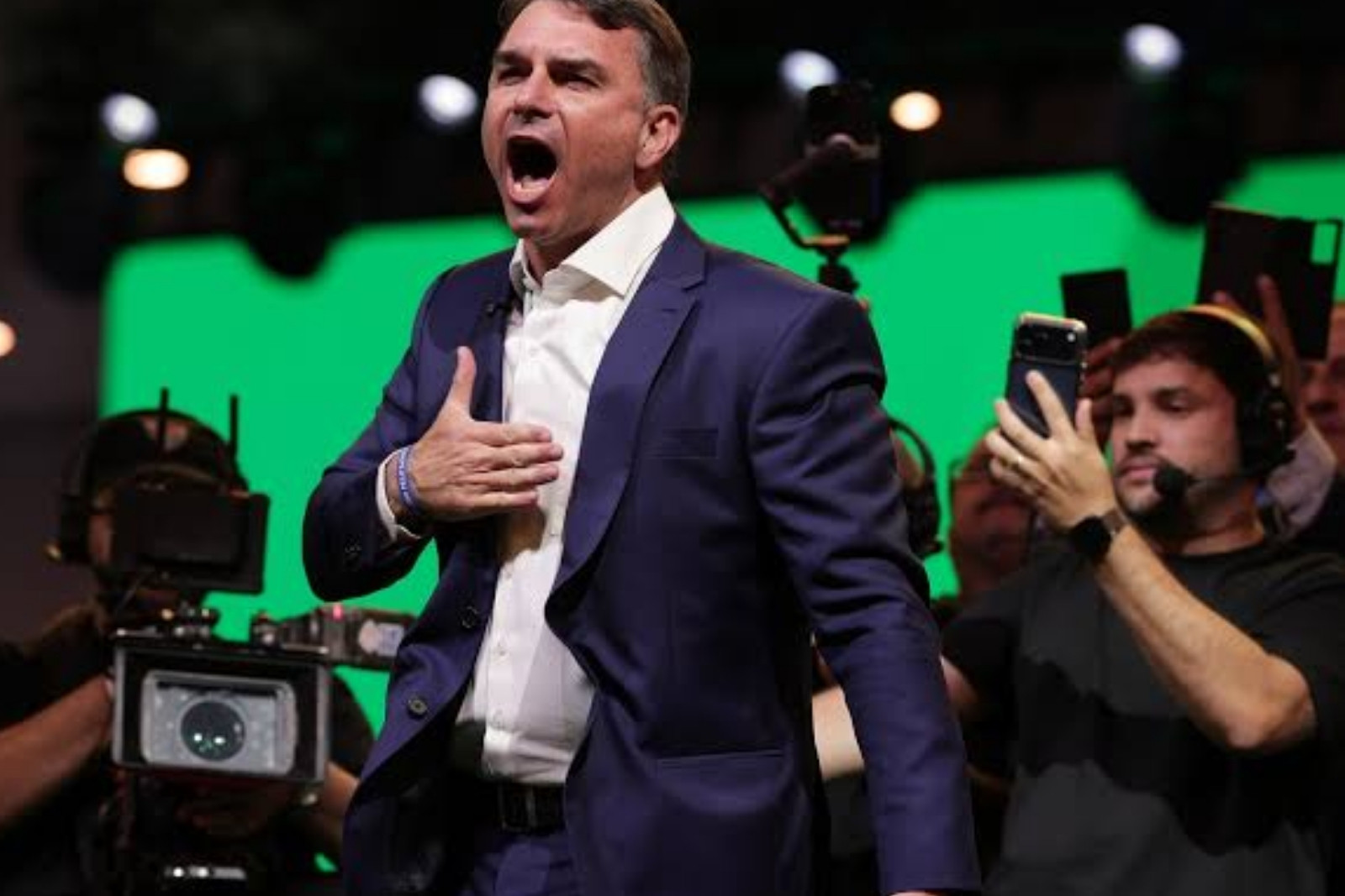 Eski Brezilya Devlet Başkanı Jair Bolsonaro'nun oğlu Senatör Flavio Bolsonaro cumhurbaşkanı adayı oldu