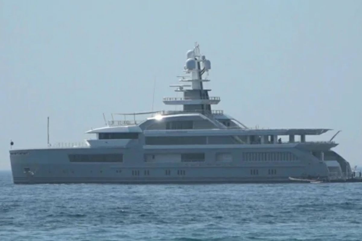 Rus milyarderin 250 milyon dolarlık mega yatı 'Cloudbreak' Kuşadası'nda