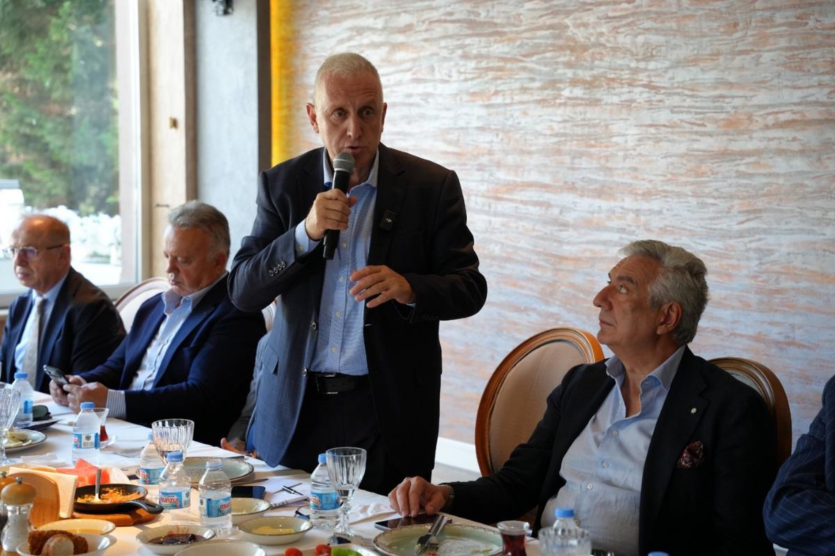 İstanbul Sanayi Odası'nda başkan adaylığını açıklayan Ender Yılmaz, 60'tan fazla sanayici ile kahvaltıda buluştu