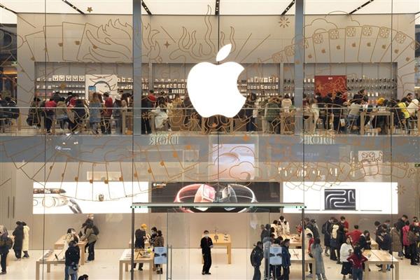 Visa, Apple'ın yeni kredi kartı ortağı olarak Mastercard'ı devirmek için 100 milyon dolar teklif etti