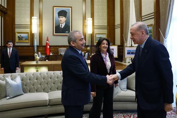 Cumhurbaşkanı Erdoğan, Sırrı Süreyya Önder ve Pervin Buldan'dan oluşan DEM Parti heyetini Beştepe'de kabul etti