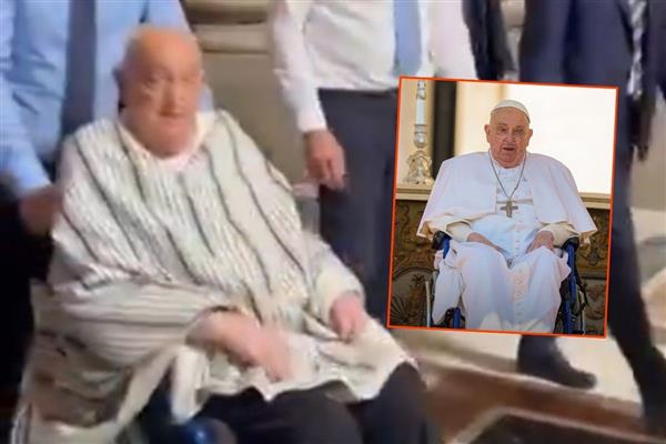 Papa Franciscus, Aziz Petrus Bazilikası'na tebdili kıyafet sürpriz ziyaret yaptı