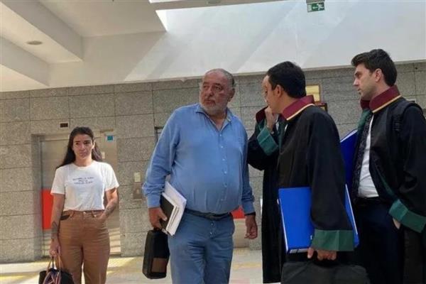 Ünlü televizyoncu Reha Muhtar hizmetçisinin kıymetli evrakları çaldığını iddia etti fakat savcılık takipsizlik kararı verdi