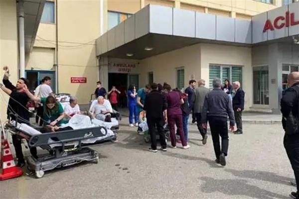 Hastanede çıkan yangın sağlık ekibinin ameliyatı tamamlamasını engelleyemedi