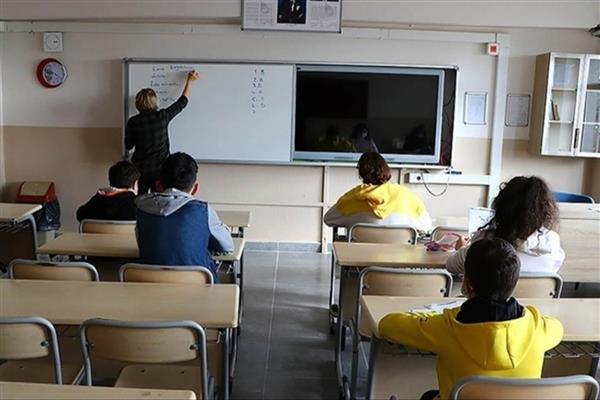 Liselerdeki öğretmen kararlarıyla ilgili İstanbul Valiliği'nden açıklama