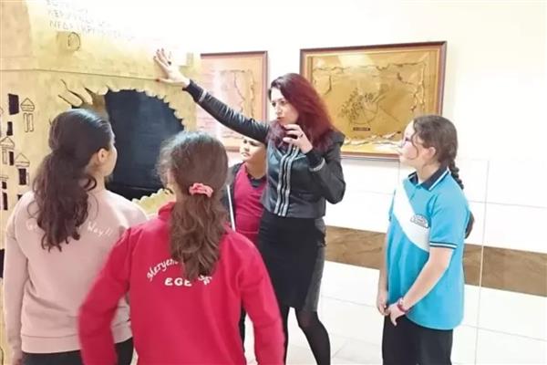 Rakam yerine elma çizen Binnur Aydınyurt, Türkiye'nin en zeki çocuklarına kılavuz oldu