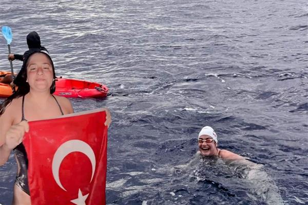 Aysu Türkoğlu, Kaiwi Kanalı'nı geçen en genç Türk sporcu oldu