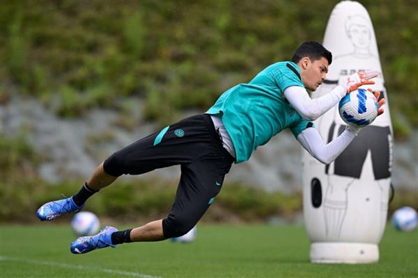Galatasaray'da Muslera'nın yerine Brezilyalı kaleci Gabriel Brazao gündemde