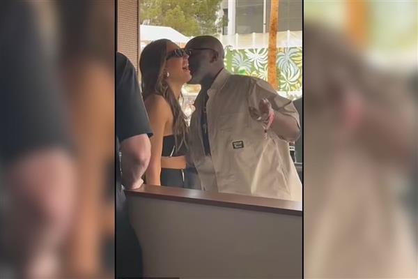 Jessica Alba 44. yaşını Las Vegas'ta havuz partisinde kutladı: Kris Jenner'ın sevgilisi Corey Gamble ile samimi sohbeti dikkat çekti