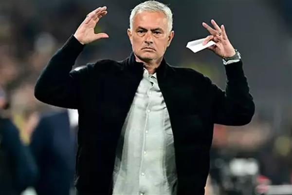 50 milyon euroluk Suudi Arabistan teklifi Fenerbahçe'de Mourinho krizini derinleştiriyor
