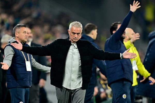 Fenerbahçe, Mourinho'yu gönderirse 15 milyon euro ödeyecek