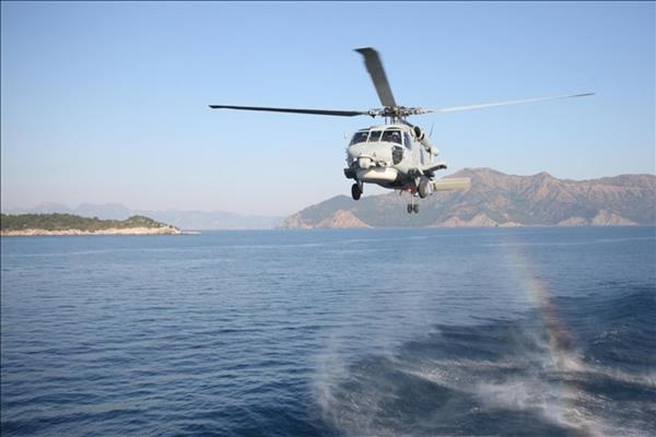 Antalya'nın Finike Kaş bölgesinde askeri helikopter denize düştü