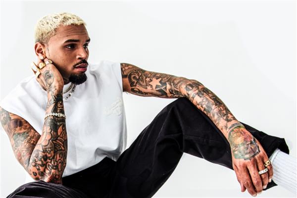 R&B yıldızı Chris Brown'un prodüktör Abe Diaw'a şişeyle saldırması davasında tutuklama geldi