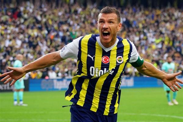 Edin Dzeko, Fenerbahçe'den ayrıldığını açıkladı, veda mesajını Türkçe bitirdi