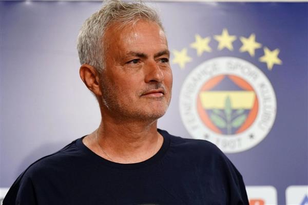 Jose Mourinho, Fenerbahçe'de yardımcılarıyla yollarını ayırdı: Manchester United'daki başarılı ekibini getirmeyi hedefliyor