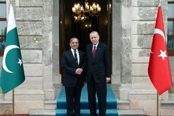 Cumhurbaşkanı Erdoğan ile Pakistan Başbakanı Şerif telefonda bayramlaştı, iş dünyası için iş birliğini konuştu