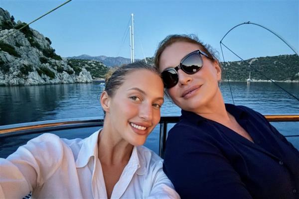Caroline Koç kızı Aylin Koç ile mavi yolculukta