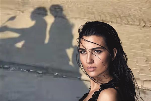 Tuba Büyüküstün'den gizemli aşk paylaşımı