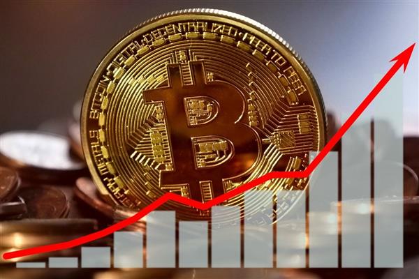 Bitcoin'den rekor üstüne rekor: 122 bin doları aştı