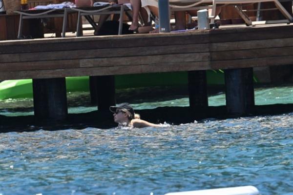 Pınar Sabancı Hebil Koyu'nda yüzmeye doyamadı