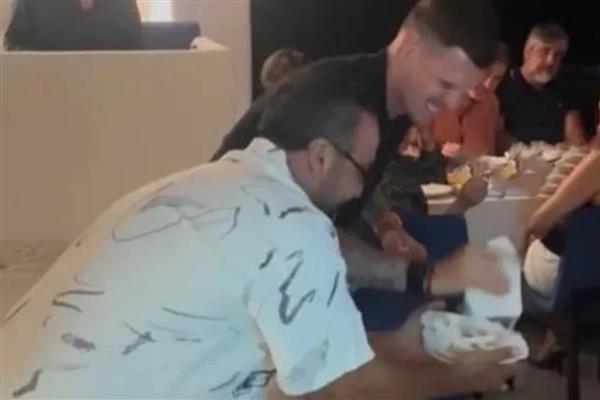 Martin Skirtel felekten bir gece çaldı, tabak kırıp 200 bin lira ödedi