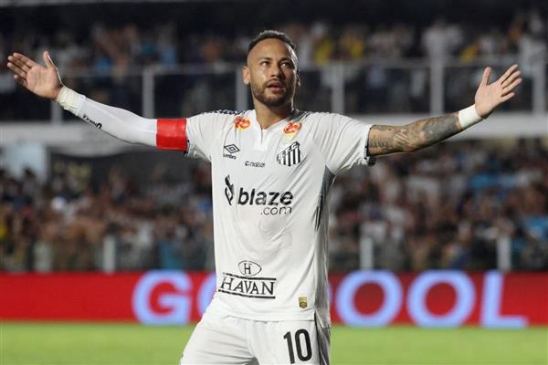 Neymar sakatlık sonrası golle döndü