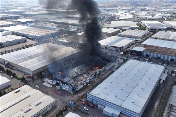 Kayseri'de mobilya fabrikasında yangın