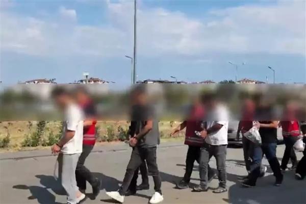 İş bulma vaadiyle dolandıran çete çökertildi