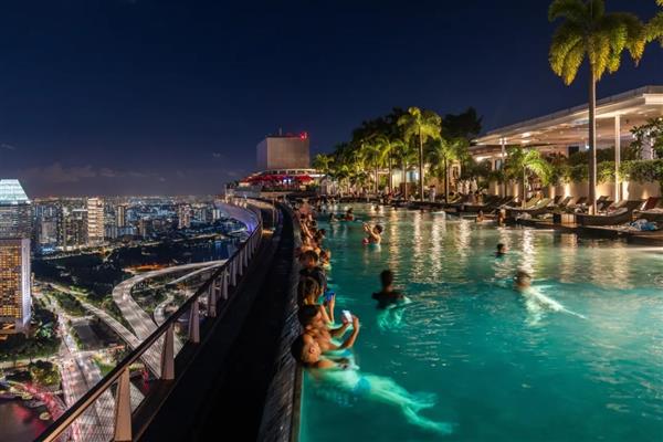 Singapur'un simgesi Marina Bay Sands, 8 milyar dolarlık devasa genişleme projesine başladı