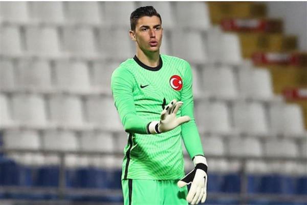 Türkiye Futbol Federasyonu, kaleci Berke Özer'in A Milli Takım kampını izinsiz terk ettiğini açıkladı